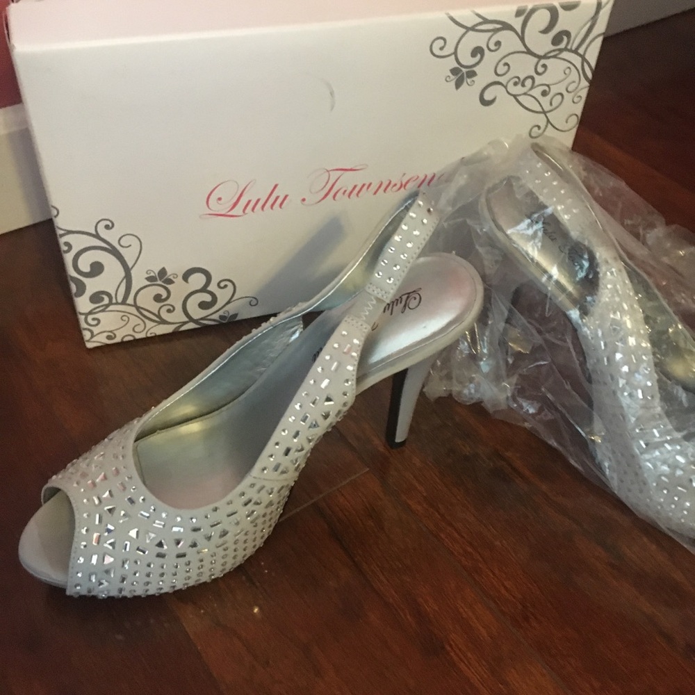 Lulu Townsend  pumps